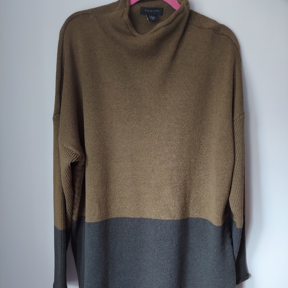 Tahari Plus Two-Toned Green Sweater Size 2X